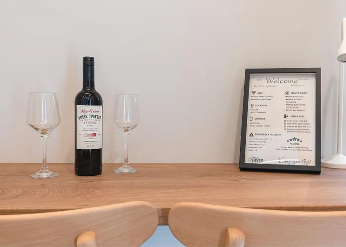 Ermou 55 Hive 1